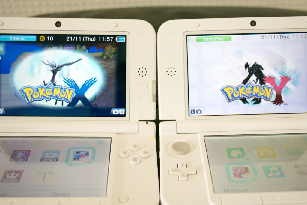 Pokémon X & Y Launch Screens On Nintendo 3DS XL