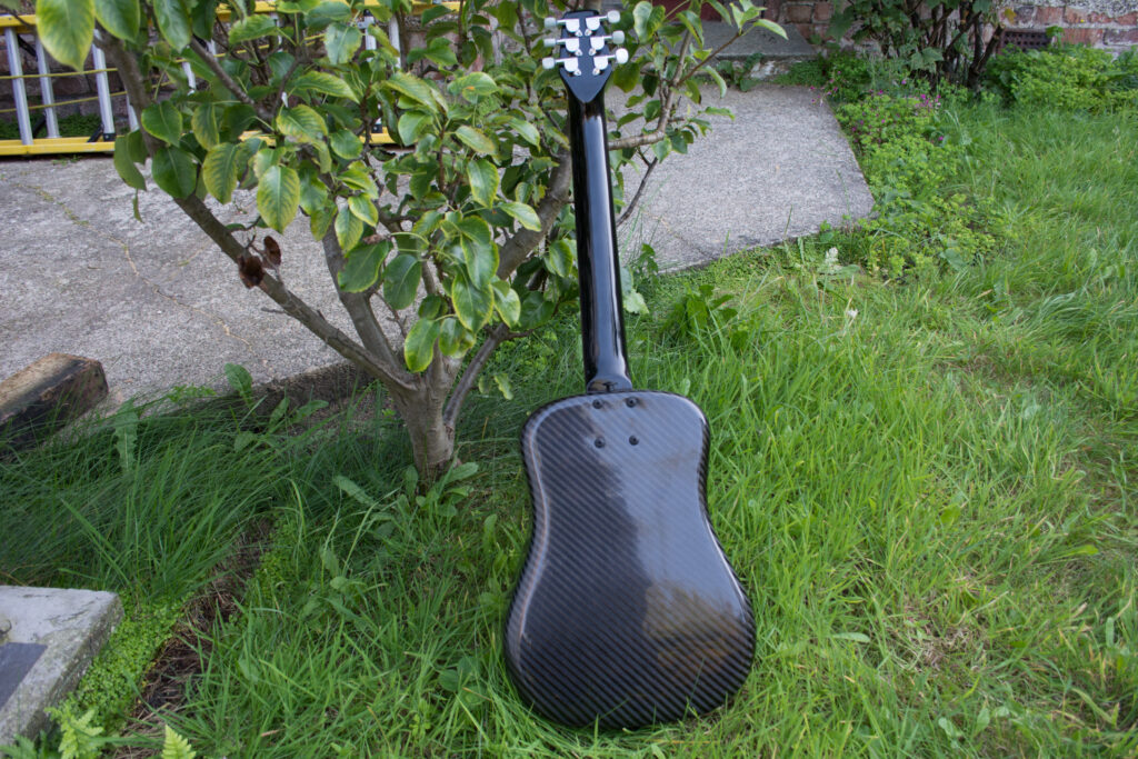 Rear of KLŌS 2.0 Carbon Fiber Travel Guitar