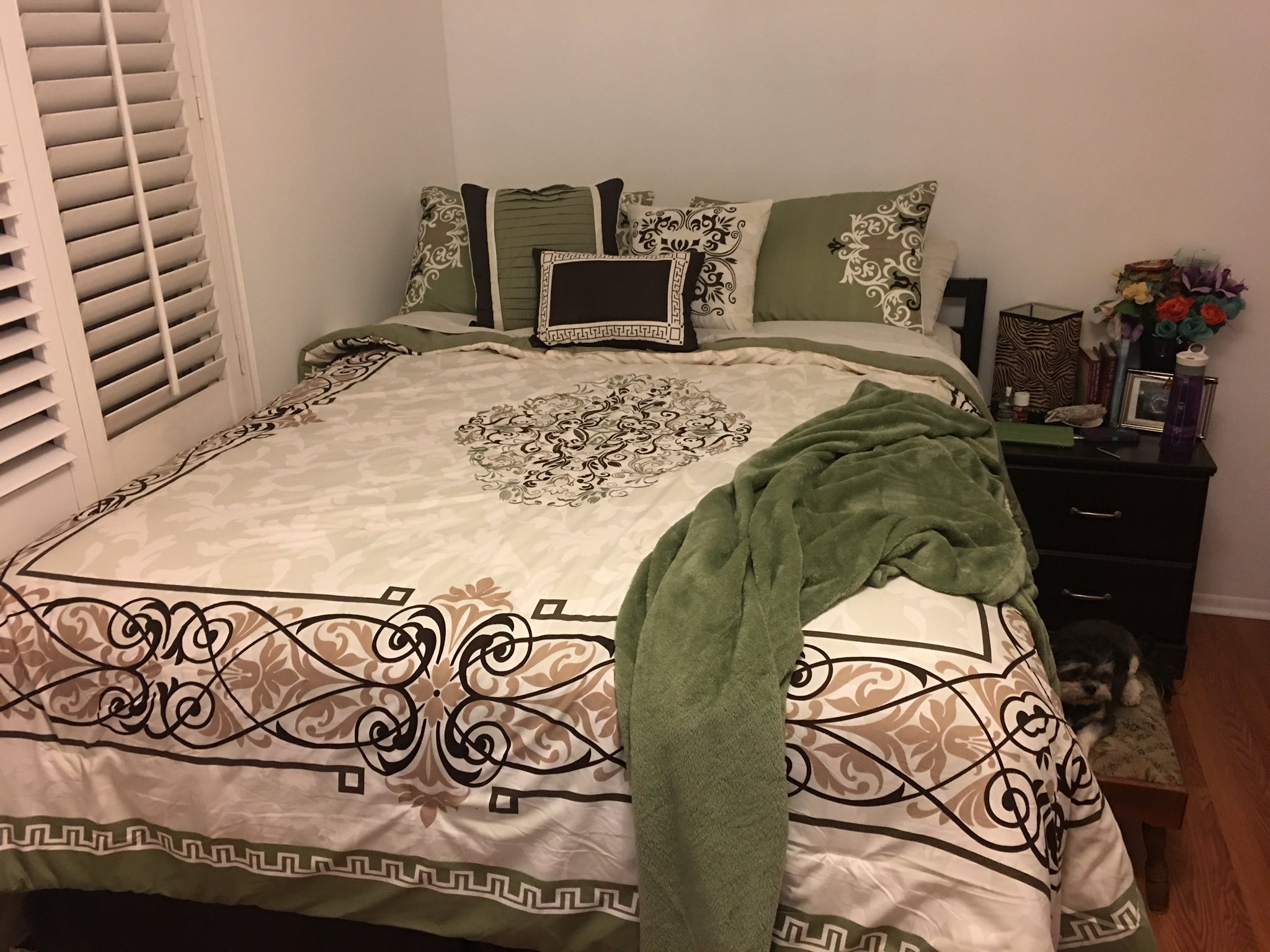 Cozy Bed with White and Green Bedding