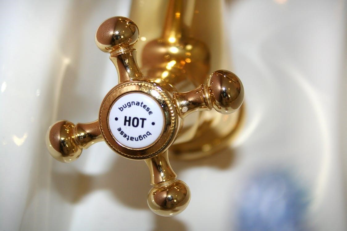 Hot water faucet