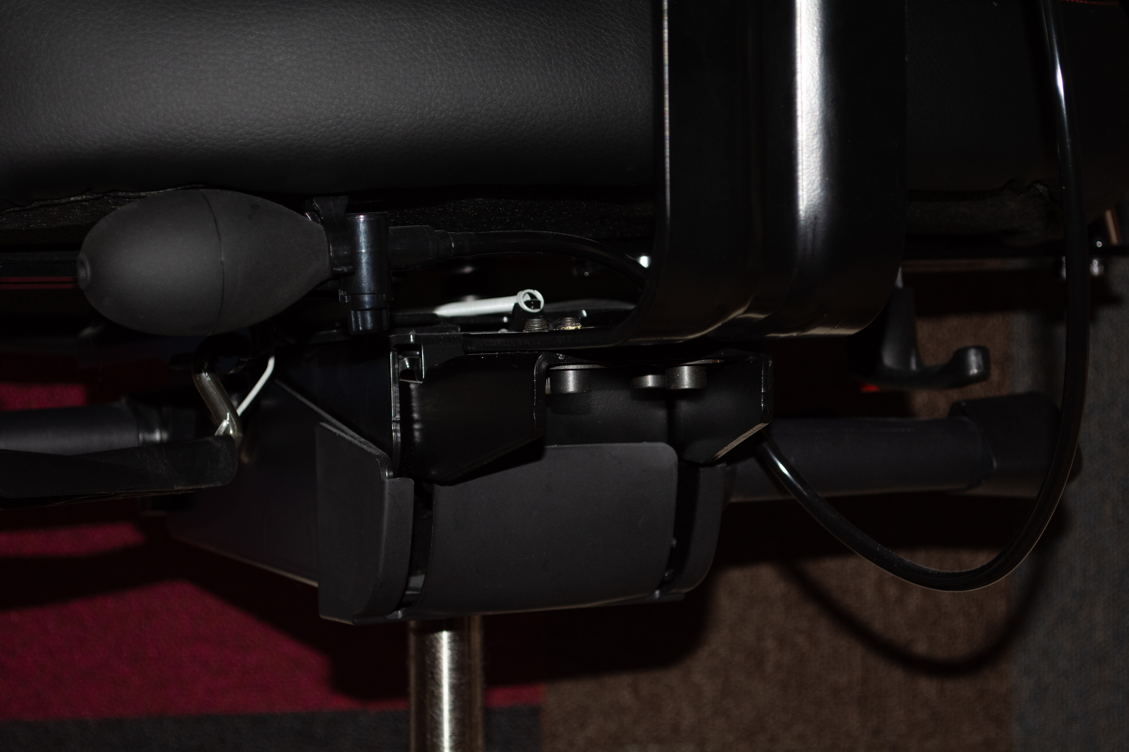 Inflatable lumbar support pump on EDGE GX1 gaming chair