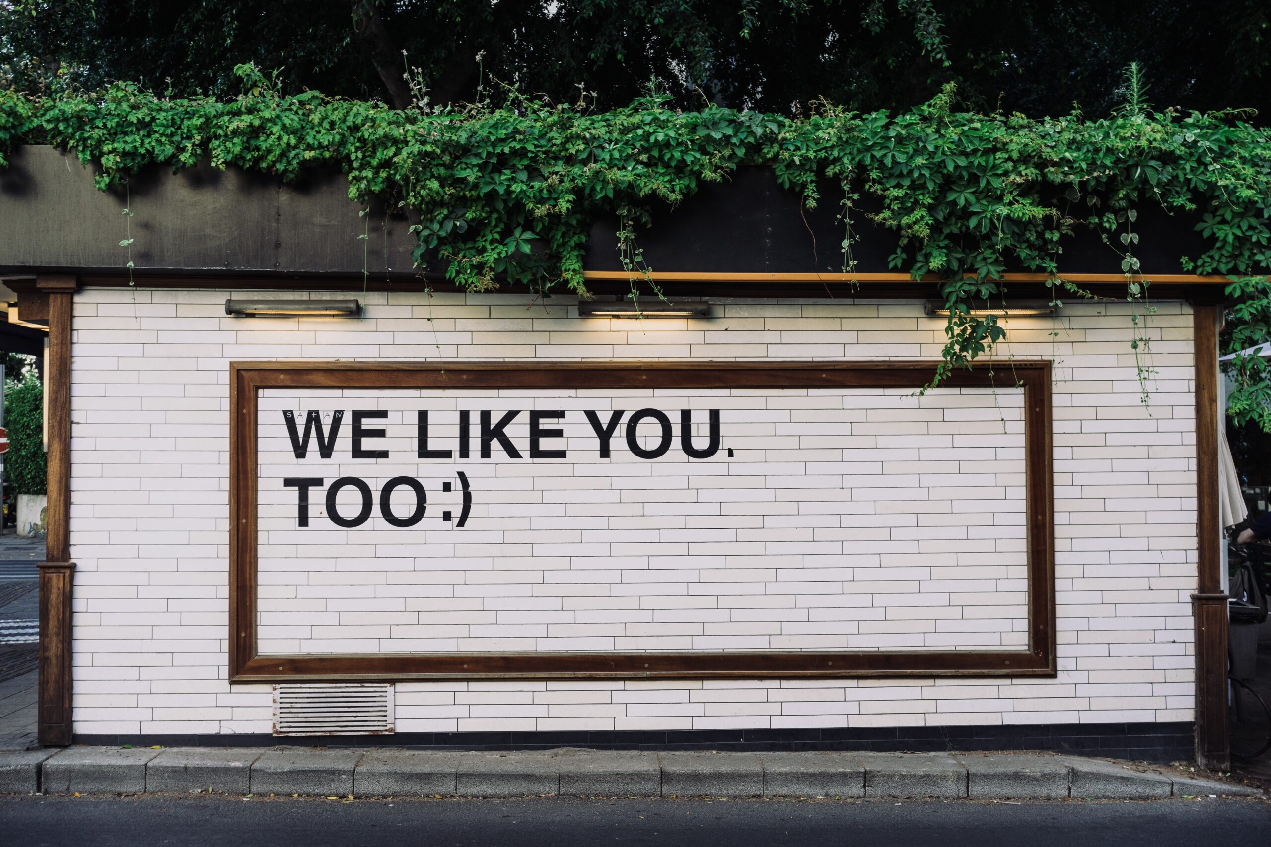 Wall with "We like you too :)" written on it