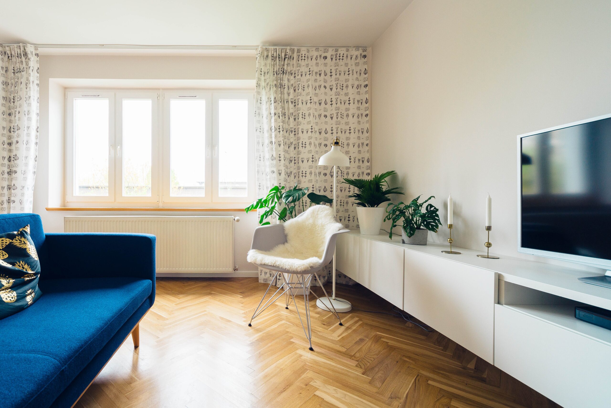 Modern, minimalist living room