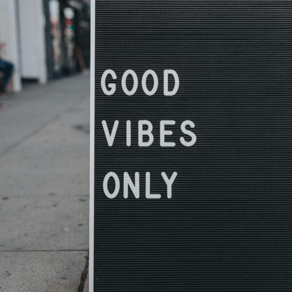 Good Vibes Only sign