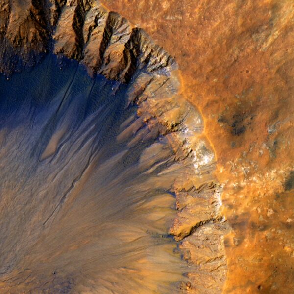 Sirenum Fossae, Mars