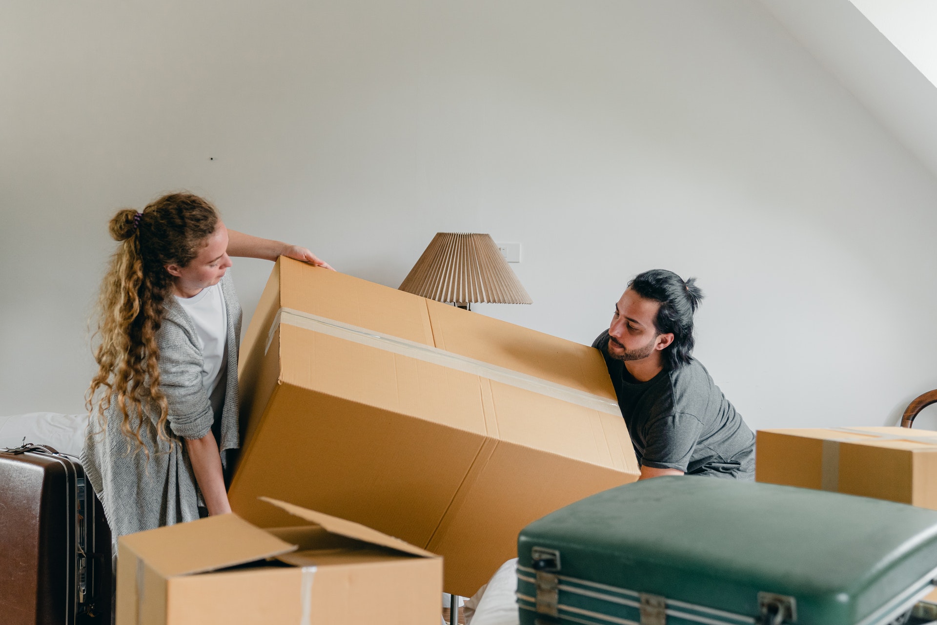 Man and a woman packing boxes
